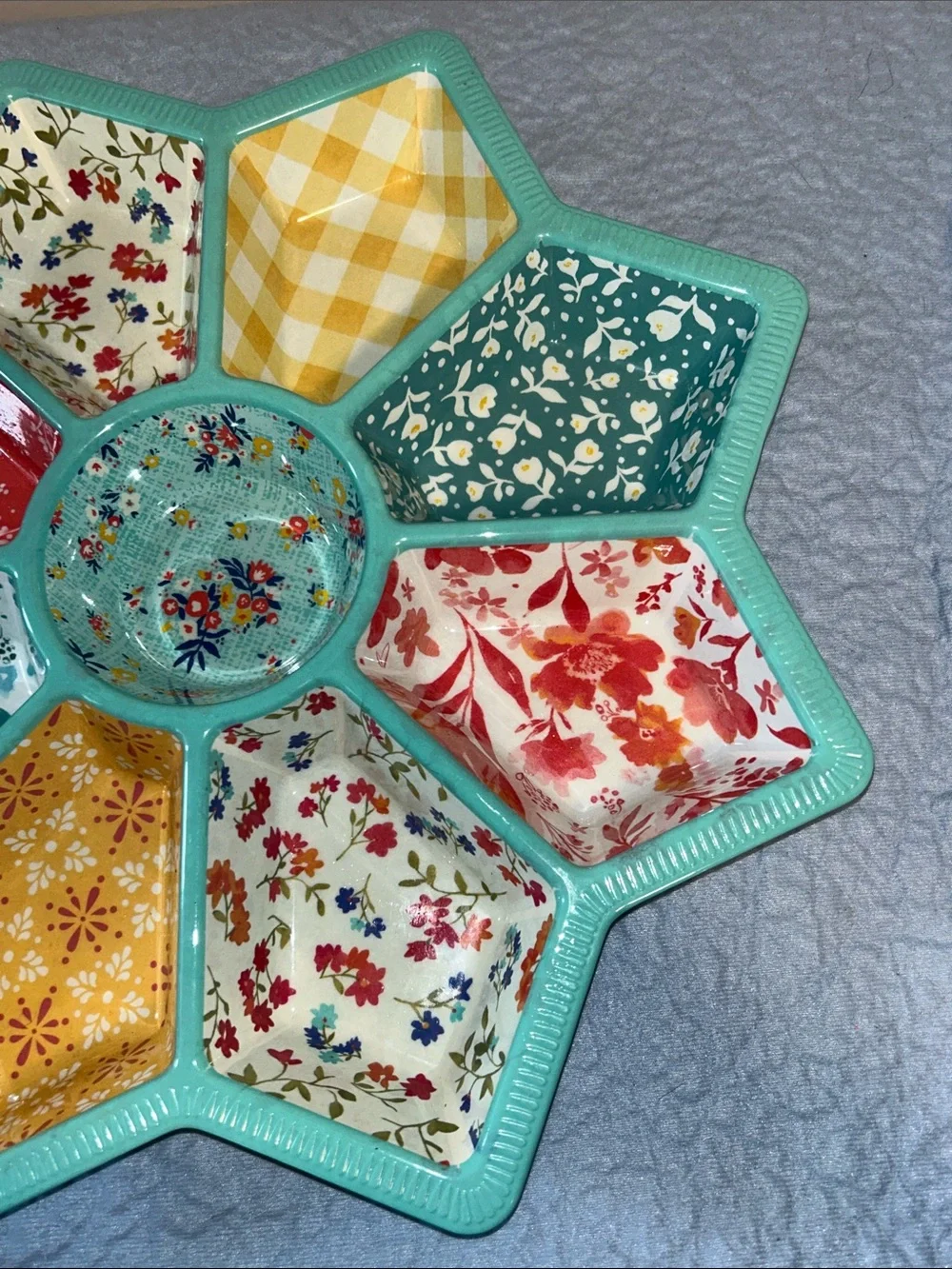 The Pioneer Woman Patchwork Medley Melamine Divided Star Serve Tray